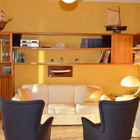 Deluxe Frontemare Apartment