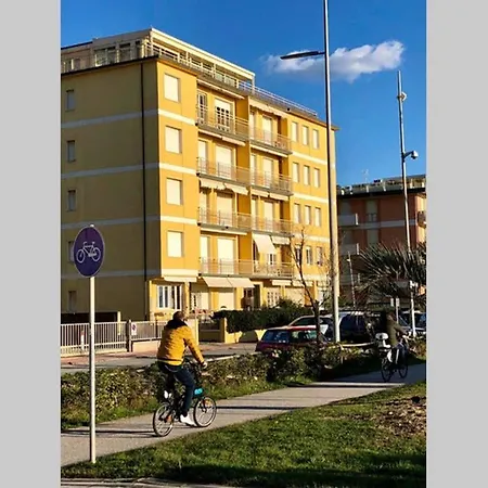 Deluxe Frontemare Apartment