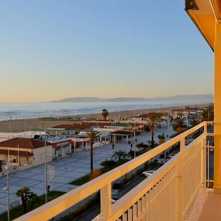 Deluxe Frontemare Camaiore